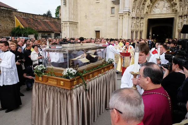 Příchod tělo svatého Leopolda Mandic v Záhřebu katedrála — Stock fotografie