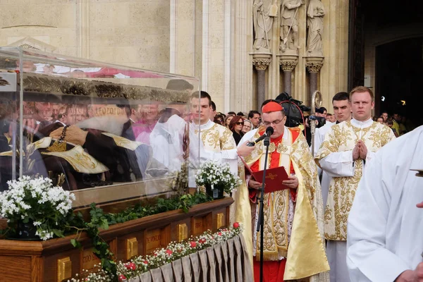 Příchod tělo svatého Leopolda Mandic v Záhřebu katedrála — Stock fotografie