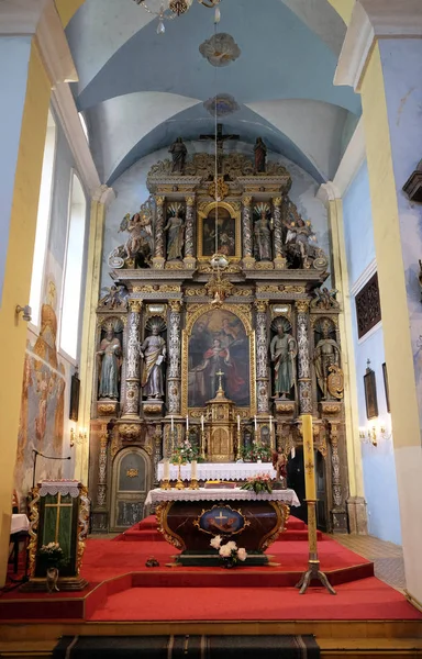 Головний вівтар в церкву Святої Катерини Олександрійської у місті Krapina, Хорватія — стокове фото