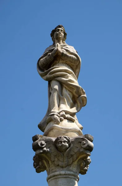 Pomnik Maryi Dziewicy — Zdjęcie stockowe