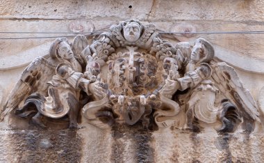 Dobruca Ev cephesinde melekler