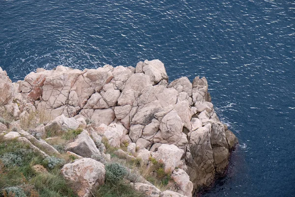 Malerisch blaues adriatisches Meer in Dubrovnik — Stockfoto