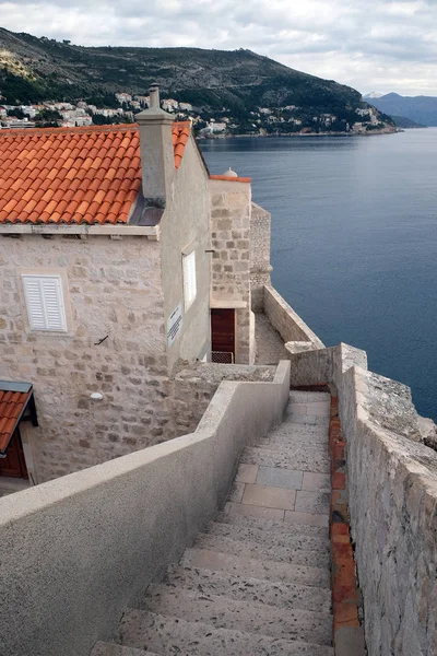 Obranné hradby starého města Dubrovník — Stock fotografie