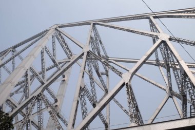 Howrah Bridge Hooghly nehri üzerinde şimdi Rabindra tertibat nerede 100.000'den fazla araç ve 150.000 yayalar her gün, Kalküta, Hindistan ayı.