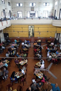 Popüler Hint kahvesi ziyaretçi 11 Şubat 2016 üzerinde Kolkata öğle yemeği var. Hindistan Coffee House zincir kahve Cess Komitesi tarafından Bombay'da 1936 yılında başlatıldı