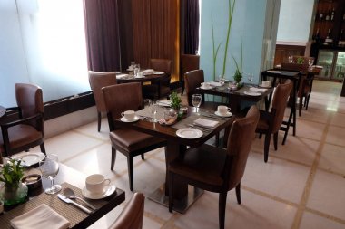 Saket, Delhi, Hindistan üzerinde 13 Şubat 2016 Country Inn ve Suites By Carlson otelin restoranında iç.