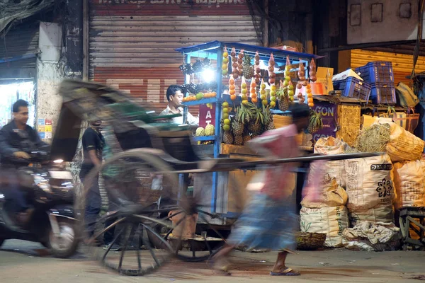 Tradicional Mão Puxada Motorista Riquixá Indiano Trabalhando Rua Kolkata Fevereiro — Fotografia de Stock