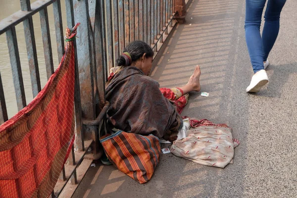 Нищие Являются Наиболее Обездоленными Кастами Живущими Улицах Индии Опускается Ниже — стоковое фото