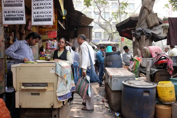 Ludzie Jedzą Małej Restauracji Ulicy Kolkata India Lutego 2016 — Zdjęcie stockowe