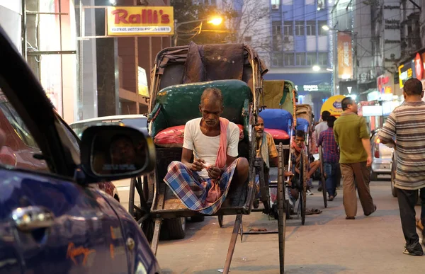 Hand Rickshaw Avdragare Väntar Passagerare Hans Rickshaw Kolkata Den Februari — Stockfoto