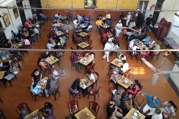 Odwiedzający Popularny Indyjski Coffee House Zjeść Obiad Kalkuta Luty 2016 — Zdjęcie stockowe