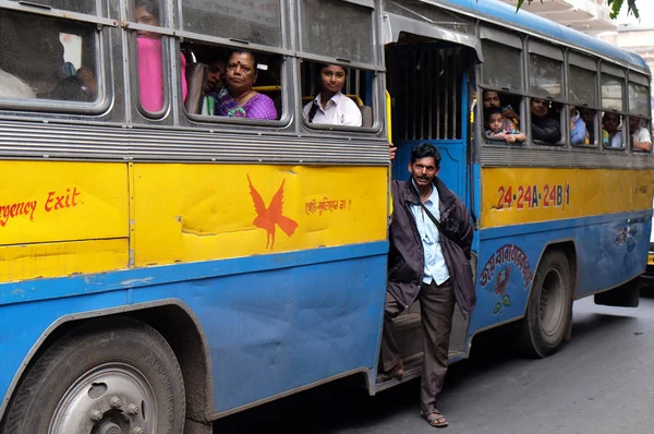 People Move Come Colorful Bus Kolkata India February 2016 — Stock Photo, Image