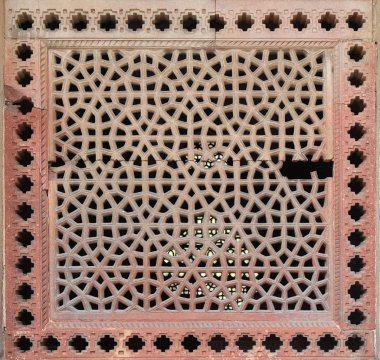 Mermer ISA Khan'ın mezarı pencereye oyulmuş. Humayuns mezar kompleksi, Delhi, India