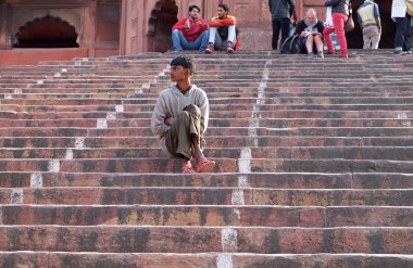 İnsanlar JAMA Masjid Camisi Şubat, 13, 2016 üzerinde Delhi, Hindistan rahatlatıcı..