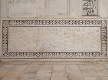 Babür Taj Mahal (taç saraylar), Agra, Uttar Pradesh, Hindistan Yamuna Nehri'nin güney yakasında bir Fildişi-beyaz mermer Türbesi cephesinde taş sanat 