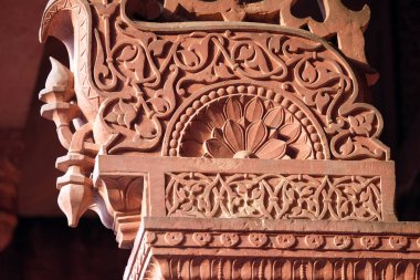 Agra Kalesi, Unesco Dünya Mirası AGRA oyma taş sütunlar. Uttar Pradesh, Hindistan.