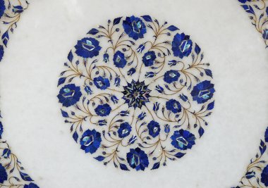 Geleneksel renkli çiçek mermer masa Agra, Uttar Pradesh, Hindistan Satılık 