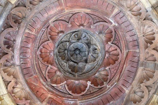 Detalle Del Techo Uno Los Edificios Qutub Qutb Minar Delhi — Foto de Stock