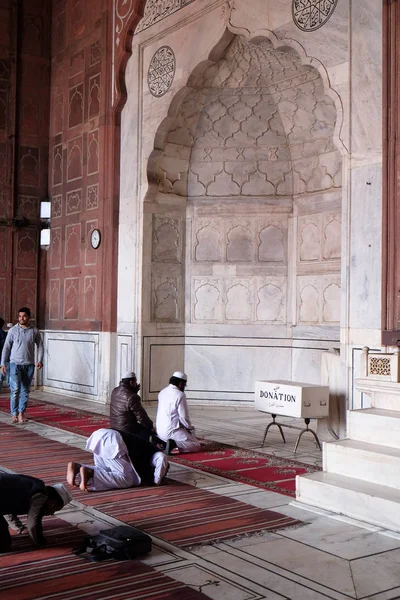 Gente Rezando Mezquita Jama Masjid Febrero 2016 Delhi India — Foto de Stock