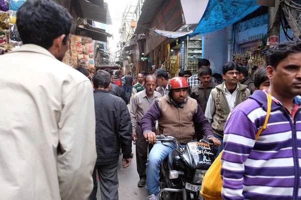 Crowded Indian Side Street Old Delhi India Febrero 2016 — Foto de Stock