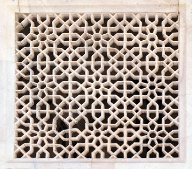 Güzel taş oymalar duvardaki Fatehpur Sikri karmaşık, Uttar Pradesh, Hindistan.