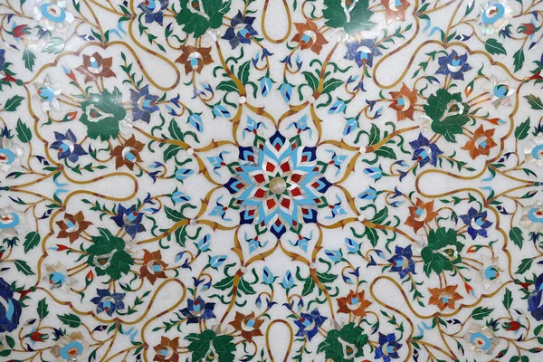 Geleneksel renkli çiçek mermer masa Agra, Uttar Pradesh, Hindistan Satılık 