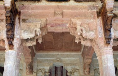 Beyaz mermer Salonu, Sattais Katcheri, Amber Fort Jaipur, Rajasthan, Hindistan içinde.
