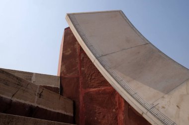 Ünlü Gözlemevi Jantar Mantar, Jaipur, Hindistan, Rajasthan, Hindistan'da büyük astronomik aletleri koleksiyonu.