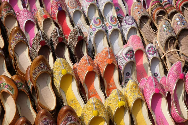 Ausstellung Traditioneller Schuhe Auf Dem Straßenmarkt Jaipur Jaipur Ist Die — Stockfoto