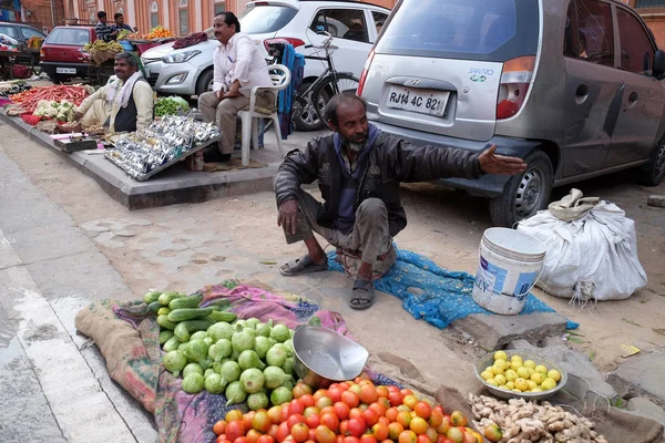 Homem Indiano Vendendo Frutas Legumes Lado Estrada Jaipur Rajasthan Índia — Fotografia de Stock