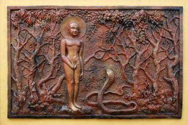 Aşk her zaman kazanır öfke ve nefret: Bhagavan Mahavira aydınlatır ölümcül zehirli bir Candkausika, Street kabartma duvardaki Jain (Parshwanath Tapınağı olarak da bilinir) tapınakta Kalküta, Batı Bengal, Hindistan.
