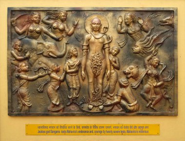 Kıskanç Tanrı'Sangama Mahaviras enderance ve cesaret tarafından yirmi ciddi testler test eder: Mahavira olduğunu victorius, Street kabartma duvardaki Jain (Parshwanath Tapınağı olarak da bilinir) tapınakta Kalküta, Batı Bengal, Hindistan.