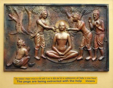 Mandal Yardımı incers, Street kabartma duvardaki Jain (Parshwanath Tapınağı olarak da bilinir) tapınakta Kalküta, Batı Bengal, Hindistan ile çıkartılmakta olan.