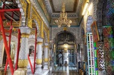 Jain Tapınağı (Parshwanath Tapınağı olarak da bilinir) bir Jain Tapınağı'nda Badridas Temple Street önemli bir turistik Kalküta, Batı Bengal, Hindistan üzerinde 09 Şubat 2016 yılında olmasıdır.