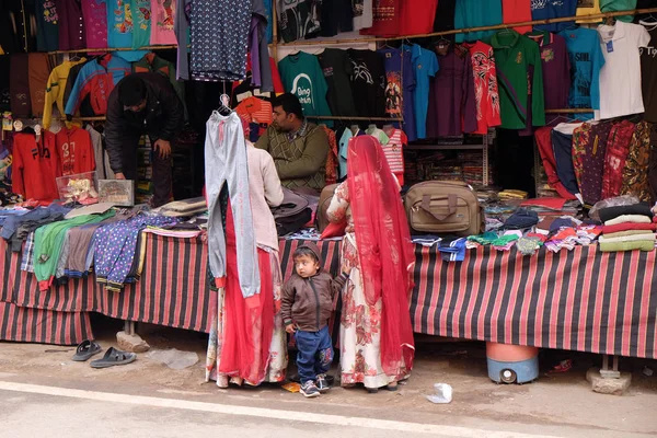 Las Mujeres Indias Con Sari Color Tradicional Compran Bazar Pushkar — Foto de Stock