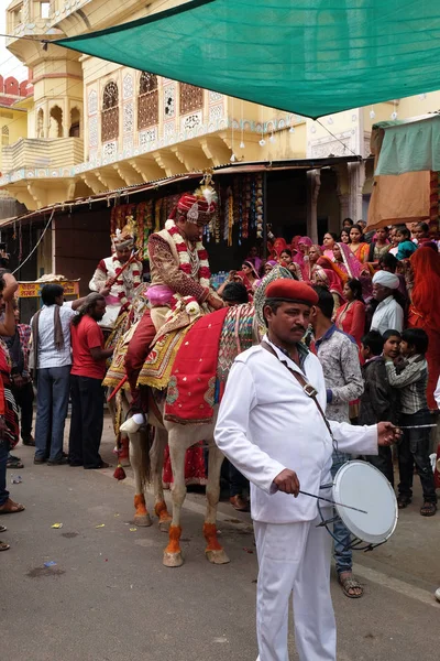 Noivo Jovem Cavalo Conduz Festa Casamento Casa Noiva Pushkar Rajasthan — Fotografia de Stock