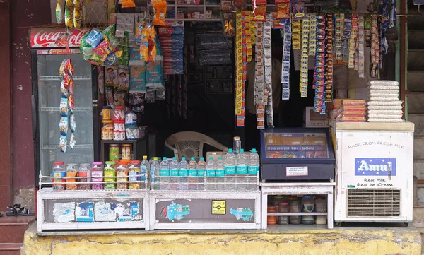 Kleine Straße Lebensmittelgeschäft Das Viele Produkte Für Das Tägliche Leben — Stockfoto