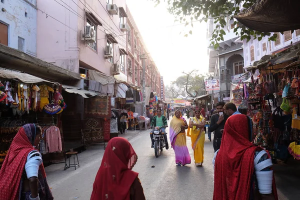Индийские Женщины Традиционными Цветными Сари Купить Базаре Пушкаре Раджастан Индия — стоковое фото