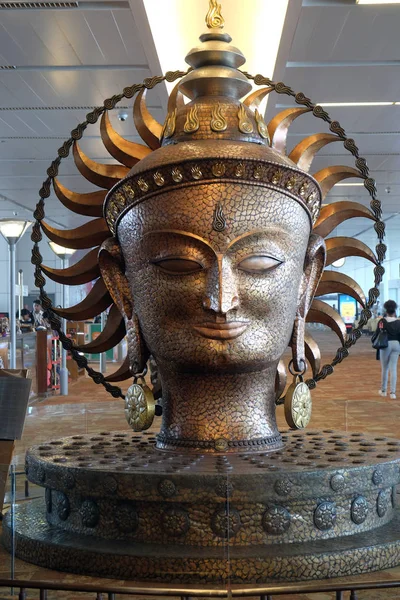 Surya Resplendent One Satish Gupta Big Golden Statue International Airport — Stock Photo, Image