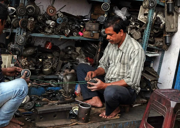 Ulicach Kalkuty Mechanik Warsztacie Bazarze Malik Lutego 2016 Kolkata India — Zdjęcie stockowe