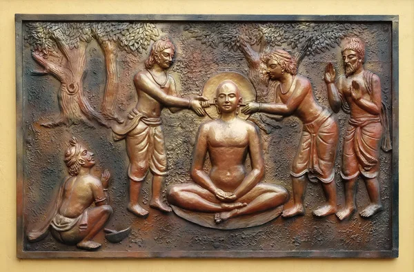 Relieve de la calle en la pared del templo de Jain en Kolkata, Bengala occidental, India — Foto de Stock