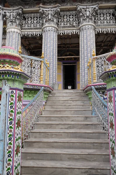 耆那寺 Parshwanath Badridas 寺街的一座耆那庙 是印度西孟加拉加尔各答的主要旅游胜地 — 图库照片