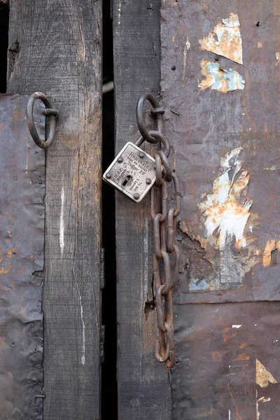 Starożytne Drewniane Drzwi Żelaza Blokady Łańcucha Kalkuta Indie — Zdjęcie stockowe
