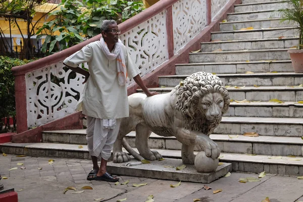 Wächter Und Eine Löwenstatue Eingang Des Sree Sree Chanua Probhu — Stockfoto