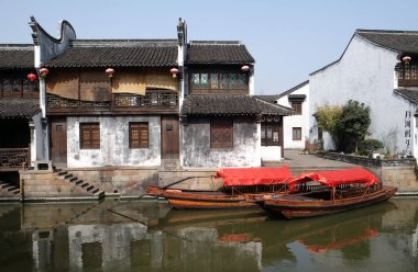 Grand Canal, Jiaxing, Zhejiang Eyaleti, Çin antik Jieyang şehir boyunca geleneksel evleri.