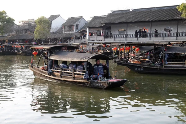 Barche Turistiche Sui Canali Acqua Della Città Xitang Nella Provincia — Foto Stock