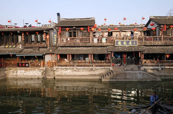 Kinesisk Arkitektur Och Byggnader Kantar Vatten Kanalerna Till Xitang Stad — Stockfoto