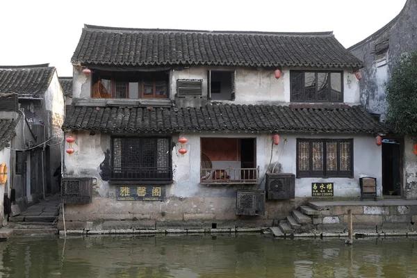 Čínská Architektura Budovami Lemujícími Vodních Kanálů Města Xitang Provincii Zhejiang — Stock fotografie