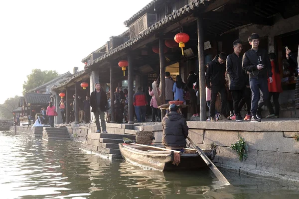 中国浙江省西塘镇水运河衬砌建筑与建筑物 2016年2月20日 — 图库照片