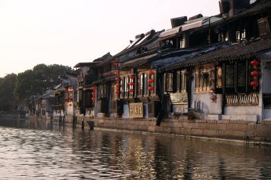 Çin mimarisi ve Zhejiang Eyaleti, Çin'Xitang şehre su kanallarının astar binalar.